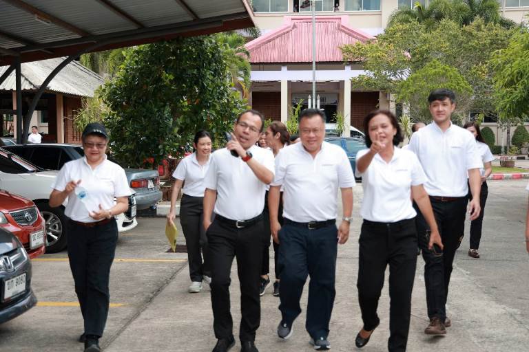 "อธิบดีใบน้อย" ลงพื้นที่ติดตามการดำเนินงานศูนย์ดีพร้อมเซ็นเตอร์ 11