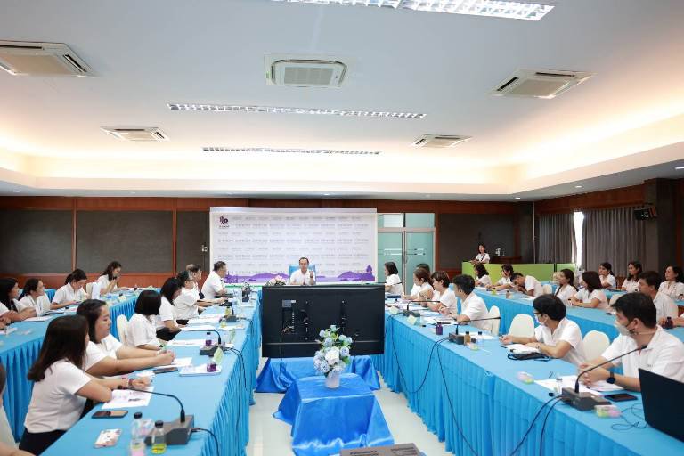 "อธิบดีใบน้อย" ลงพื้นที่ติดตามการดำเนินงานศูนย์ดีพร้อมเซ็นเตอร์ 11