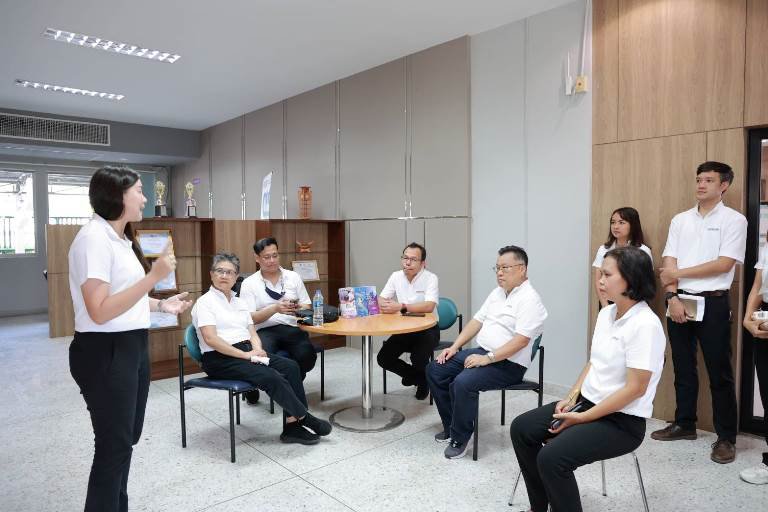 "อธิบดีใบน้อย" ลงพื้นที่ติดตามการดำเนินงานศูนย์ดีพร้อมเซ็นเตอร์ 11