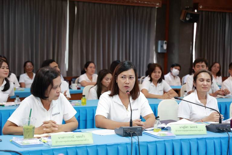 "อธิบดีใบน้อย" ลงพื้นที่ติดตามการดำเนินงานศูนย์ดีพร้อมเซ็นเตอร์ 11