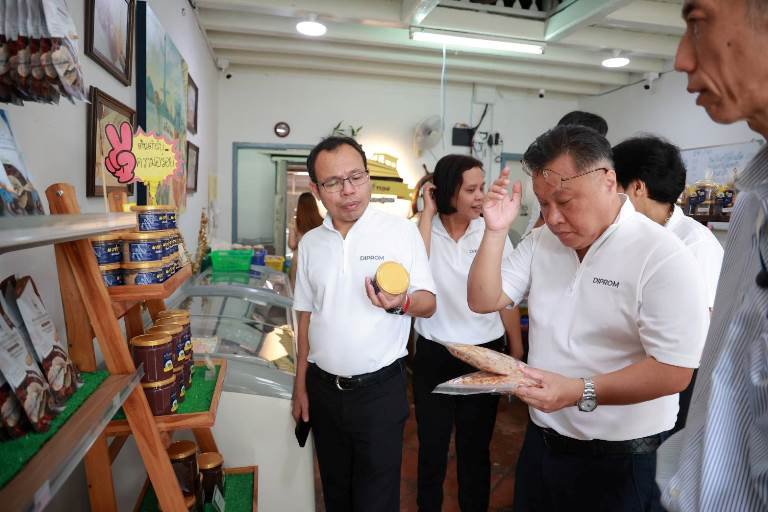 "ดีพร้อม" พาตะลุยย่านเมืองเก่าจังหวัดสงขลา หวังขยายชุมชนดีพร้อม ให้โตได้โตไกลแบบยั่งยืน