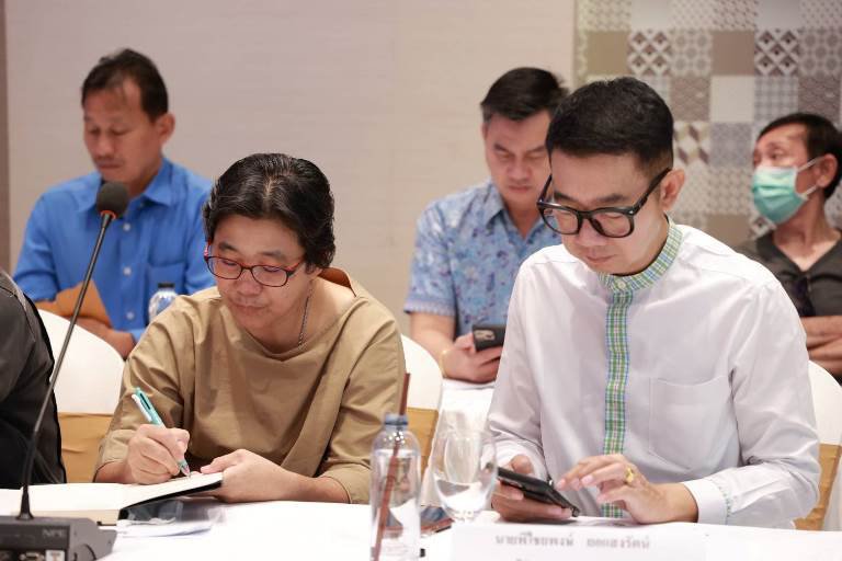 "แม่ทัพดีพร้อม" ตั้งโต๊ะรับฟังความเห็นแนวทางการส่งเสริมเอสเอ็มอี เมืองสองทะเล