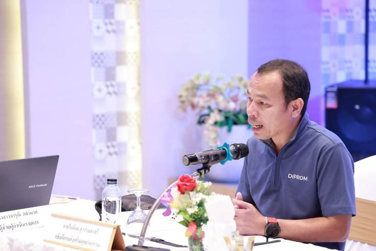 "แม่ทัพดีพร้อม" ตั้งโต๊ะรับฟังความเห็นแนวทางการส่งเสริมเอสเอ็มอี เมืองสองทะเล