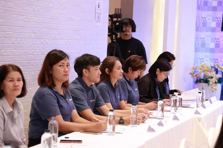 "แม่ทัพดีพร้อม" ตั้งโต๊ะรับฟังความเห็นแนวทางการส่งเสริมเอสเอ็มอี เมืองสองทะเล