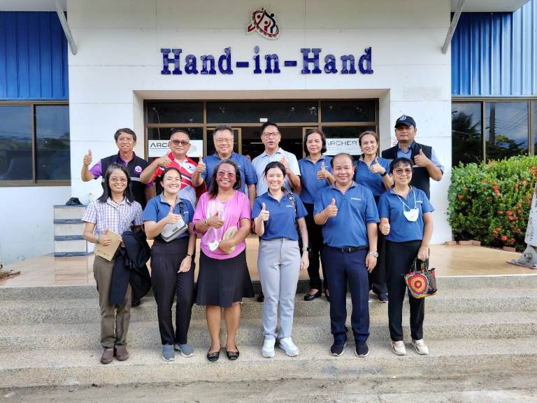 "รสอ.วาที" ลงพื้นที่เยี่ยมชมโรงงาน Hand in Hand เพื่อการสร้างงานที่ยั่งยืนในพื้นที่ 3 จังหวัดชายแดนภาคใต้