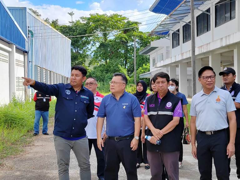 "รสอ.วาที" ลงพื้นที่เยี่ยมชมโรงงาน Hand in Hand เพื่อการสร้างงานที่ยั่งยืนในพื้นที่ 3 จังหวัดชายแดนภาคใต้
