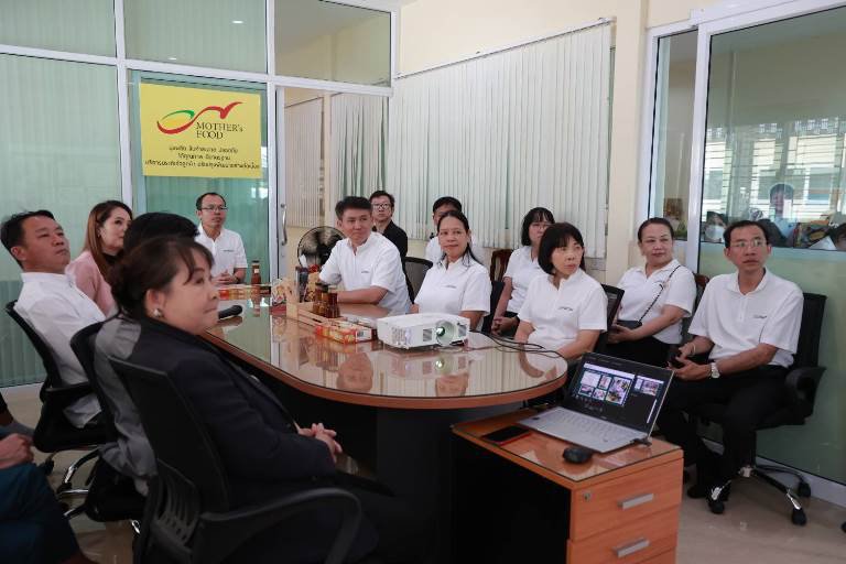 “อธิบดีใบน้อย” นำคณะสื่อมวลชน ชมความสำเร็จโตไว "แฟรนไชส์หมูสะเต๊ะ" เจ้าดังบ้านบึง