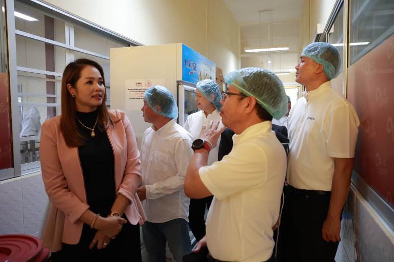 “อธิบดีใบน้อย” นำคณะสื่อมวลชน ชมความสำเร็จโตไว "แฟรนไชส์หมูสะเต๊ะ" เจ้าดังบ้านบึง
