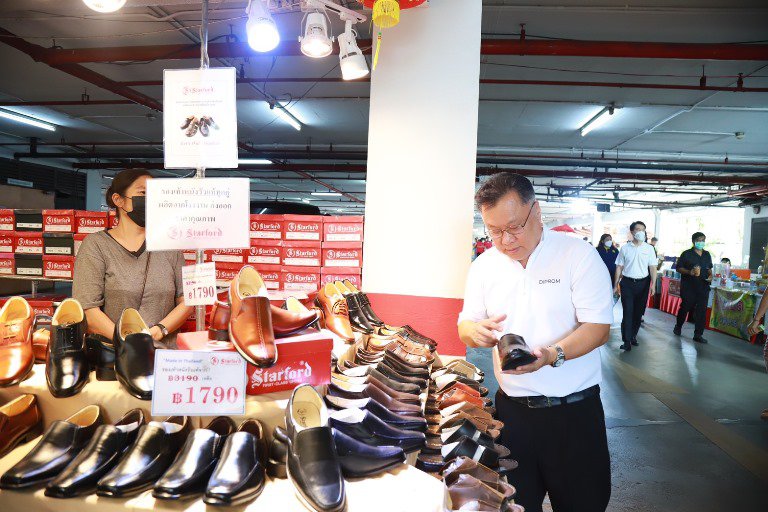 “รสอ.วาที” เปิดงานอุตสาหกรรมแฟร์ “MID YEAR SALE 2023” ยกขบวน ผปก. กว่า 80 ร้านค้า ร่วมงานฯ คาดเงินสะพัดกว่า 3 ลบ.