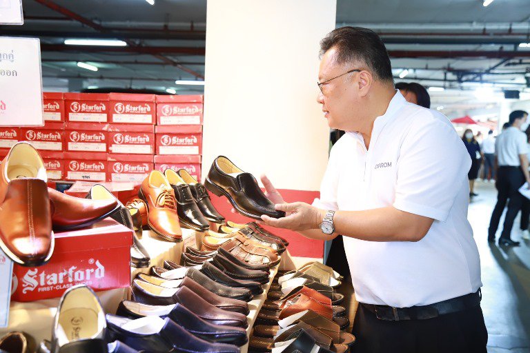 “รสอ.วาที” เปิดงานอุตสาหกรรมแฟร์ “MID YEAR SALE 2023” ยกขบวน ผปก. กว่า 80 ร้านค้า ร่วมงานฯ คาดเงินสะพัดกว่า 3 ลบ.