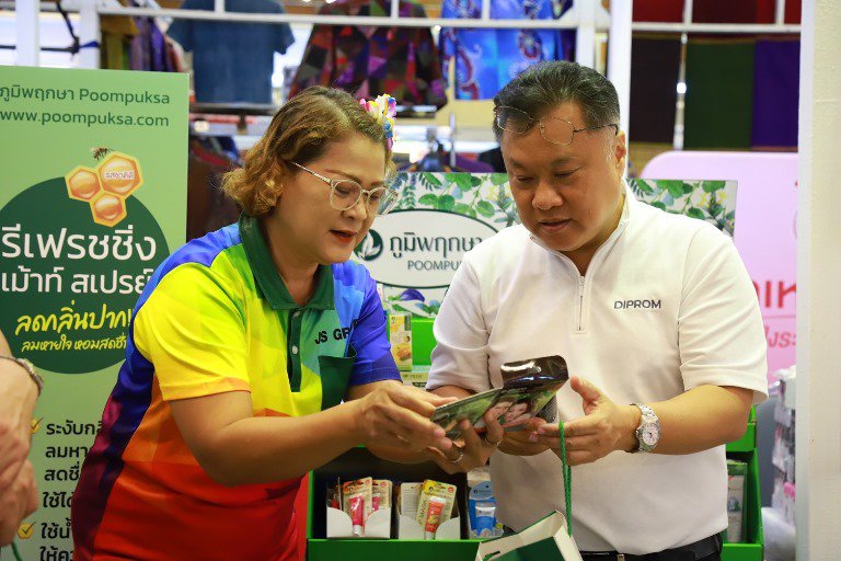 “รสอ.วาที” เปิดงานอุตสาหกรรมแฟร์ “MID YEAR SALE 2023” ยกขบวน ผปก. กว่า 80 ร้านค้า ร่วมงานฯ คาดเงินสะพัดกว่า 3 ลบ.