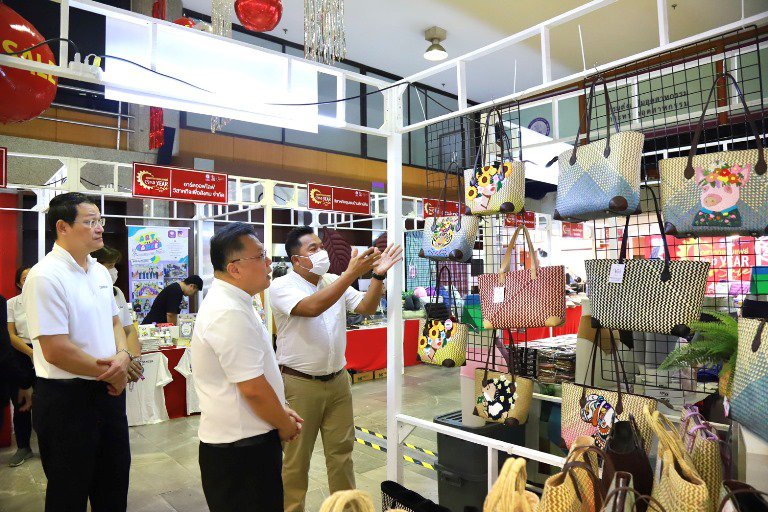 “รสอ.วาที” เปิดงานอุตสาหกรรมแฟร์ “MID YEAR SALE 2023” ยกขบวน ผปก. กว่า 80 ร้านค้า ร่วมงานฯ คาดเงินสะพัดกว่า 3 ลบ.