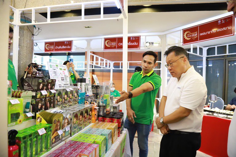 “รสอ.วาที” เปิดงานอุตสาหกรรมแฟร์ “MID YEAR SALE 2023” ยกขบวน ผปก. กว่า 80 ร้านค้า ร่วมงานฯ คาดเงินสะพัดกว่า 3 ลบ.