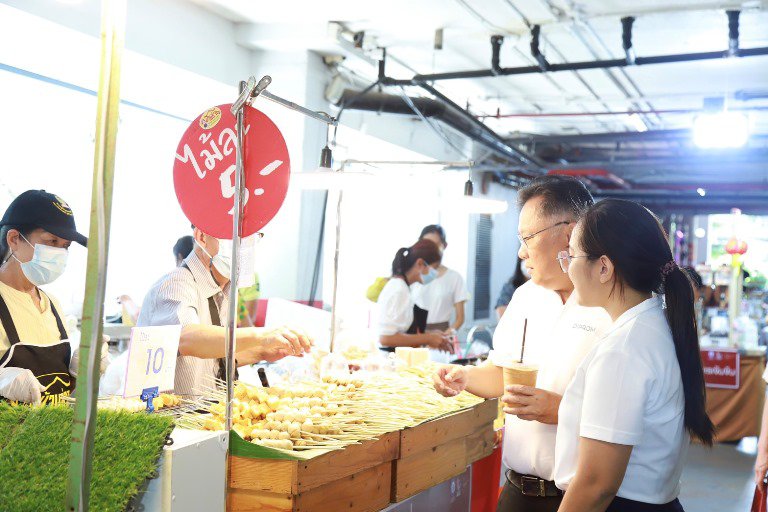 “รสอ.วาที” เปิดงานอุตสาหกรรมแฟร์ “MID YEAR SALE 2023” ยกขบวน ผปก. กว่า 80 ร้านค้า ร่วมงานฯ คาดเงินสะพัดกว่า 3 ลบ.
