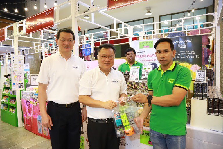 “รสอ.วาที” เปิดงานอุตสาหกรรมแฟร์ “MID YEAR SALE 2023” ยกขบวน ผปก. กว่า 80 ร้านค้า ร่วมงานฯ คาดเงินสะพัดกว่า 3 ลบ.
