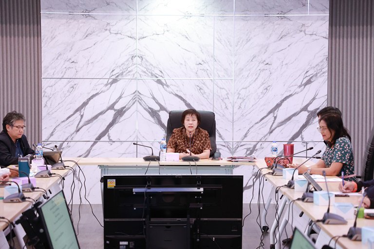 “รสอ. สุชาดา” นำการประชุมติดตามผลการดำเนินงาน กง.กสอ. ครั้งที่ 8/2566 