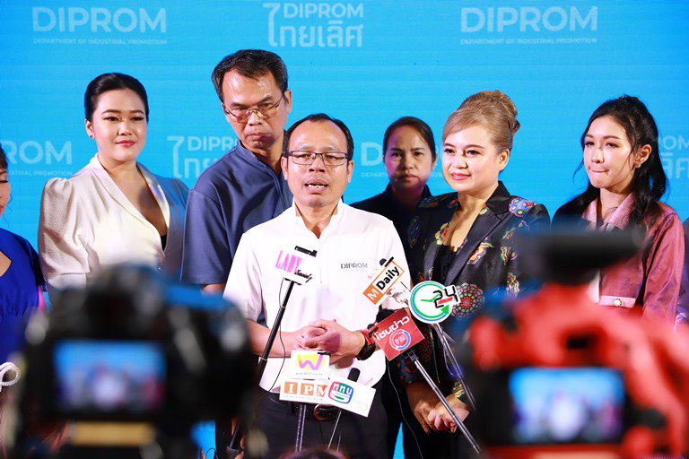 “ดีพร้อม” โชว์เคส 6 ชุมชนดีพร้อมนำร่อง อัพสกิลขึ้นแท่นผลิตภัณฑ์ไทยชั้นเลิศ