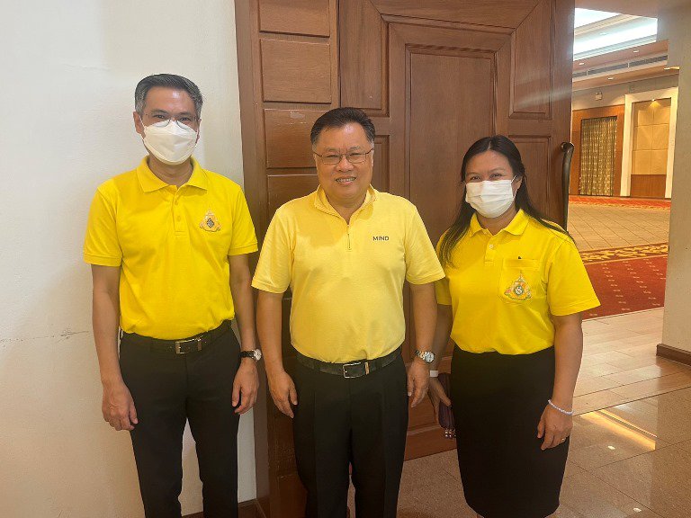 "ดีพร้อม" ร่วมพิธีรับมอบหมวก และผ้าพันคอจิตอาสาพระราชทานในโครงการจิตอาสา "เราทำดี ด้วยหัวใจ" 