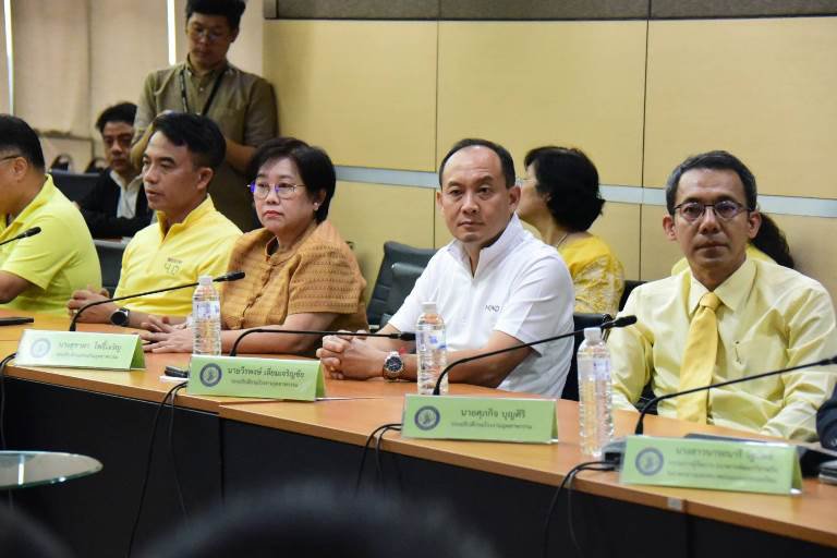 รัฐมนตรีว่าการกระทรวงอุตสาหกรรม ฤกษ์ดีเข้ากระทรวงอุตสาหกรรมวันแรก 