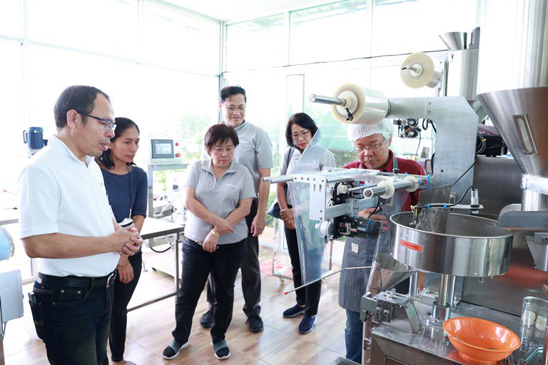 "อธิบดีใบน้อย" ลงพื้นที่เยี่ยมชมกลุ่มวิสาหกิจชุมชนวัยหวาน จ.เพชรบุรี ชูเป็น "ชุมชนดีพร้อม" ต้นแบบ