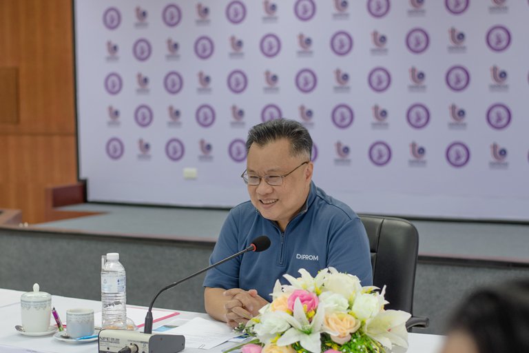 "รสอ.วาที" ลงพื้นที่ติดตามความคืบหน้าผลการดำเนินงานของดีพร้อมเซ็นเตอร์ 10