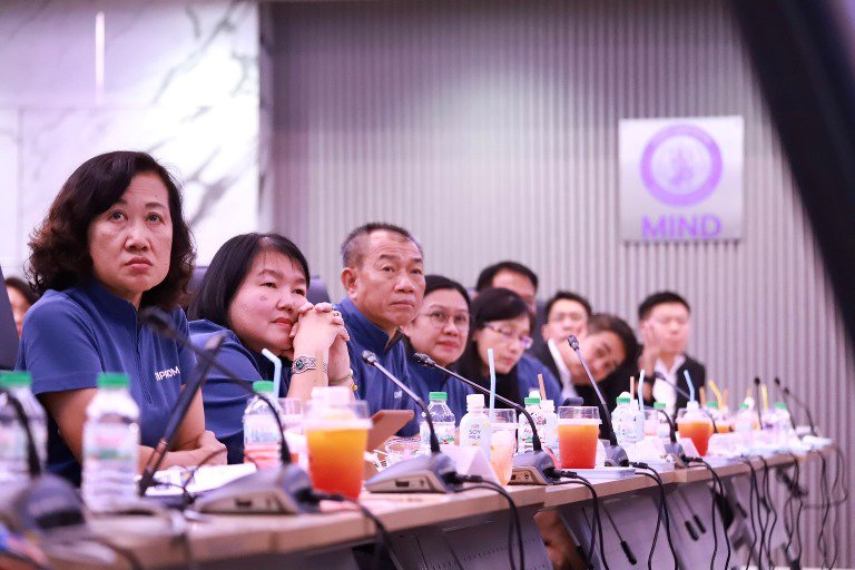 ดีพร้อม ต้อนรับ รวอ. ในโอกาสตรวจเยี่ยมและมอบนโยบายแก่คณะผู้บริหาร