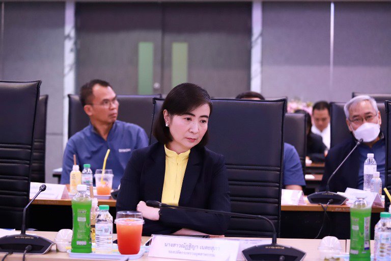 ดีพร้อม ต้อนรับ รวอ. ในโอกาสตรวจเยี่ยมและมอบนโยบายแก่คณะผู้บริหาร