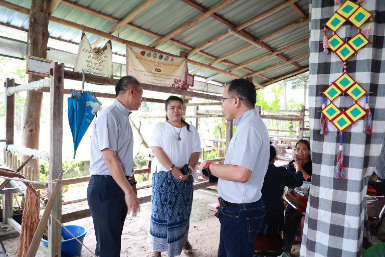 "อธิบดีใบน้อย" นำทีมดีพร้อมลงพื้นที่เยี่ยมชมหมู่บ้านวัฒนธรรมไทดำ