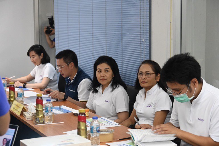 ปลัดฯ ณัฐพล รุดให้กำลังใจเจ้าหน้าที่ สอจ.ชุมพร ยกเป็นตัวอย่างของความเสียสละ ความทุ่มเท และการทำงานเป็นทีม      