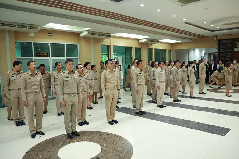 รัฐมนตรีฯ พิมพ์ภัทรา นำคณะข้าราชการ ก.อุตสาหกรรม เคารพธงชาติและร้องเพลงชาติไทยในกิจกรรมเนื่องในวันพระราชทาน ธงชาติไทย (Thai National Flag Day) 28 กันยายน ประจำปี 2566