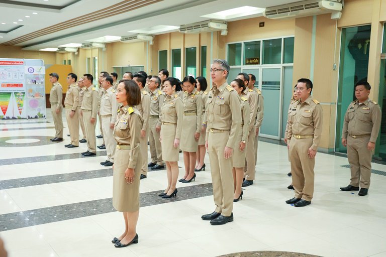 รัฐมนตรีฯ พิมพ์ภัทรา นำคณะข้าราชการ ก.อุตสาหกรรม เคารพธงชาติและร้องเพลงชาติไทยในกิจกรรมเนื่องในวันพระราชทาน ธงชาติไทย (Thai National Flag Day) 28 กันยายน ประจำปี 2566