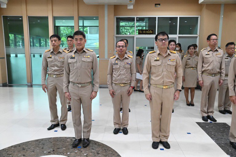 รัฐมนตรีฯ พิมพ์ภัทรา นำคณะข้าราชการ ก.อุตสาหกรรม เคารพธงชาติและร้องเพลงชาติไทยในกิจกรรมเนื่องในวันพระราชทาน ธงชาติไทย (Thai National Flag Day) 28 กันยายน ประจำปี 2566