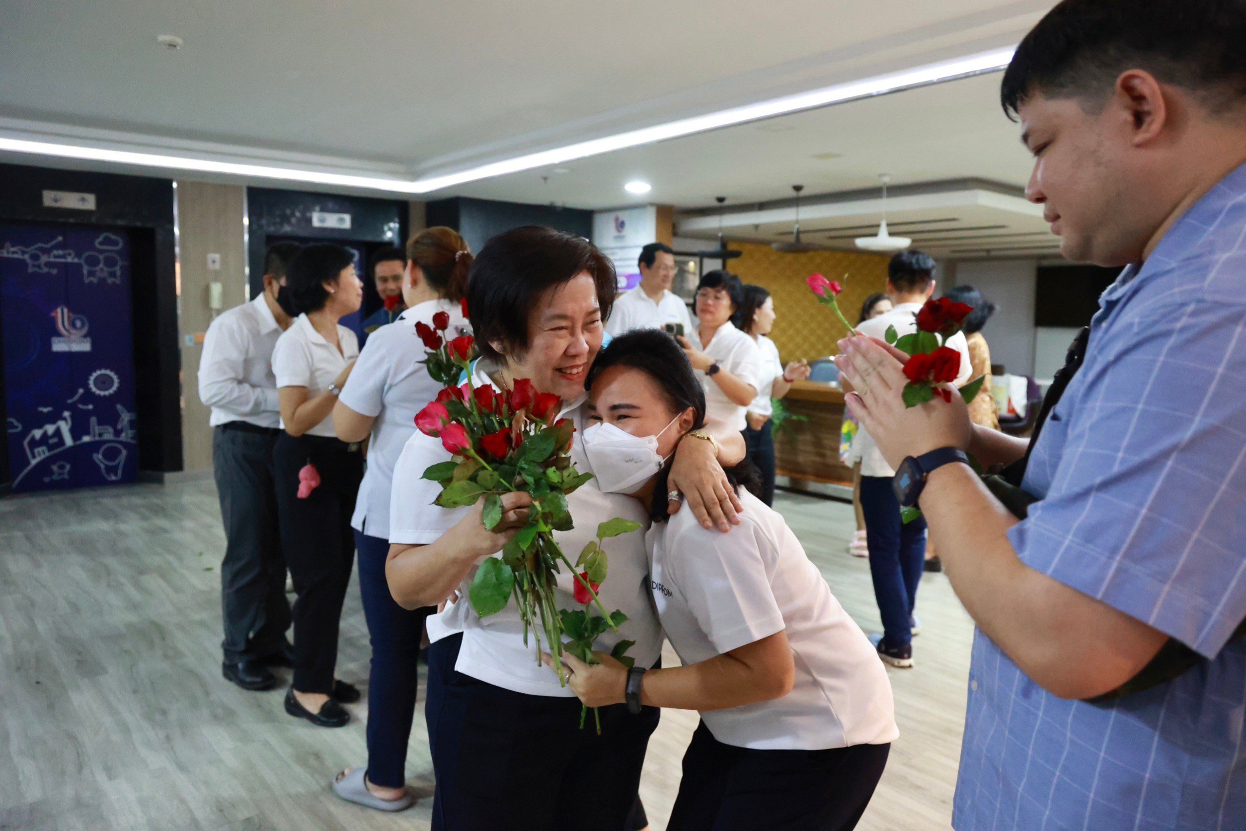 “รสอ.สุชาดา” สักการะสิ่งศักดิ์สิทธิ์ อำลาตำแหน่ง ส่งท้ายก่อนการเกษียณอายุราชการ