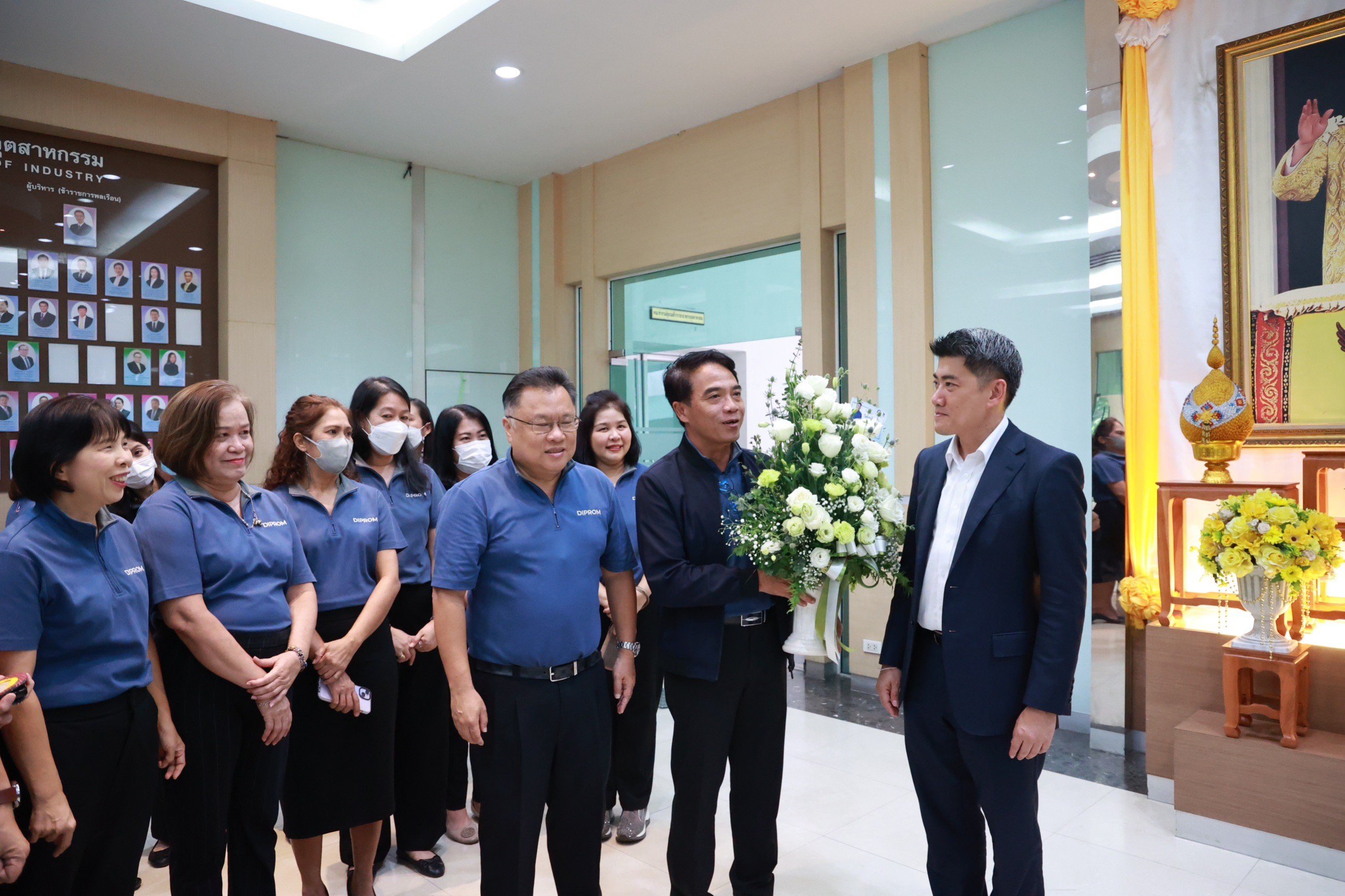“ดีพร้อม" ร่วมแสดงความยินดีที่ ครม. ได้แต่งตั้งอธิบดีกรมส่งเสริมอุตสาหกรรม ป้ายแดง