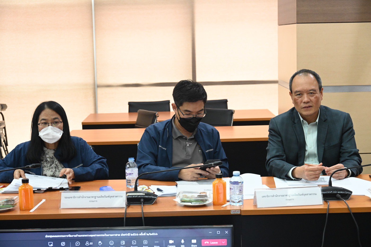 ปลัดฯ ณัฐพล จัดหนัก จัดเต็มส่งท้ายปี 2566 เตรียมจัดงานกาชาด ลุ้นโชคสลากรางวัลใหญ่ทั้งรถยนต์ รถจักรยานยนต์ ทองคำ และเกมส์จับรางวัลลุ้นเครื่องใช้ไฟฟ้า สินค้าอุตสาหกรรมมากมาย พร้อมตื่นตากับศิลปินดาราทุกวัน ที่ร้านกระทรวงอุตสาหกรรม