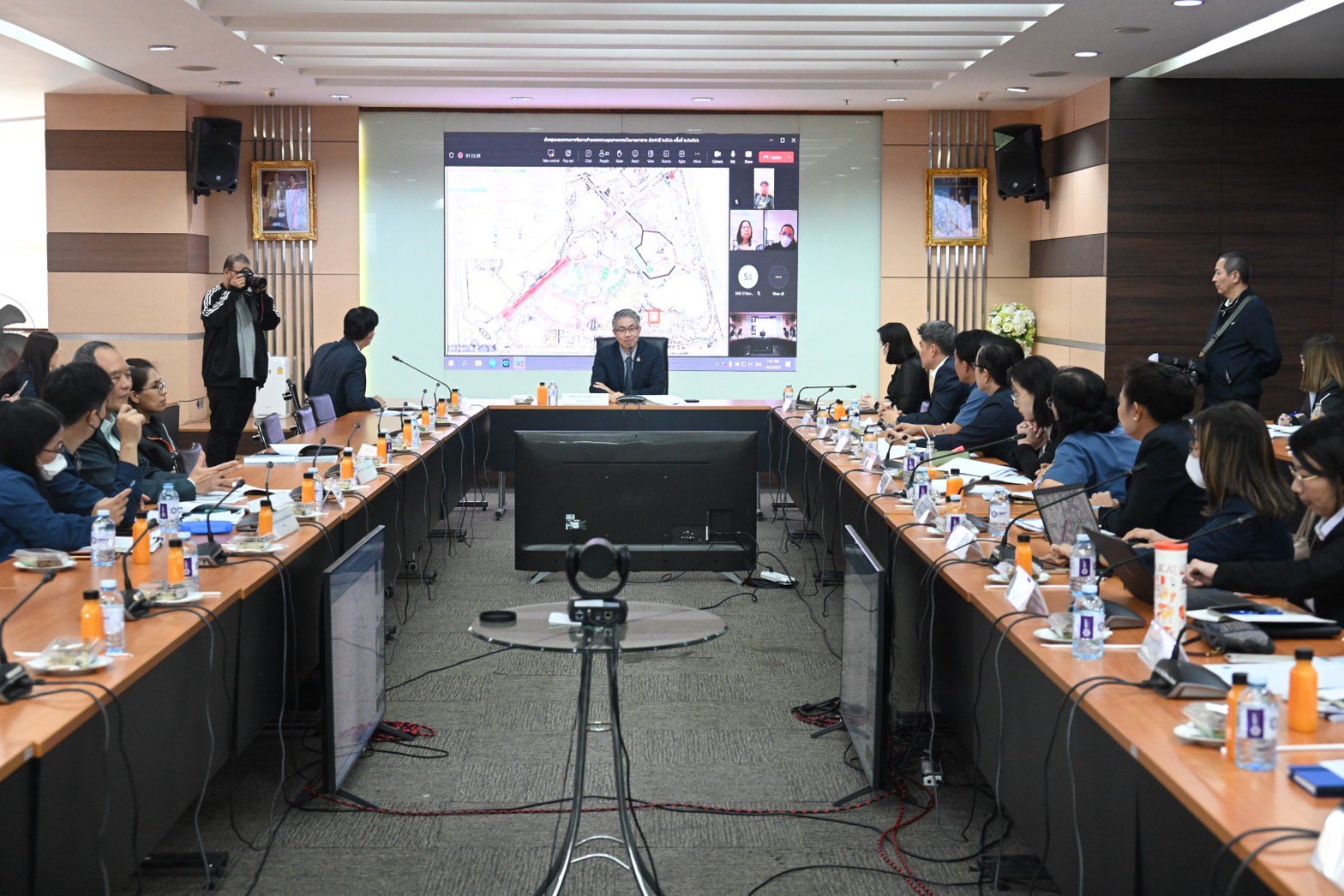 ปลัดฯ ณัฐพล จัดหนัก จัดเต็มส่งท้ายปี 2566 เตรียมจัดงานกาชาด ลุ้นโชคสลากรางวัลใหญ่ทั้งรถยนต์ รถจักรยานยนต์ ทองคำ และเกมส์จับรางวัลลุ้นเครื่องใช้ไฟฟ้า สินค้าอุตสาหกรรมมากมาย พร้อมตื่นตากับศิลปินดาราทุกวัน ที่ร้านกระทรวงอุตสาหกรรม