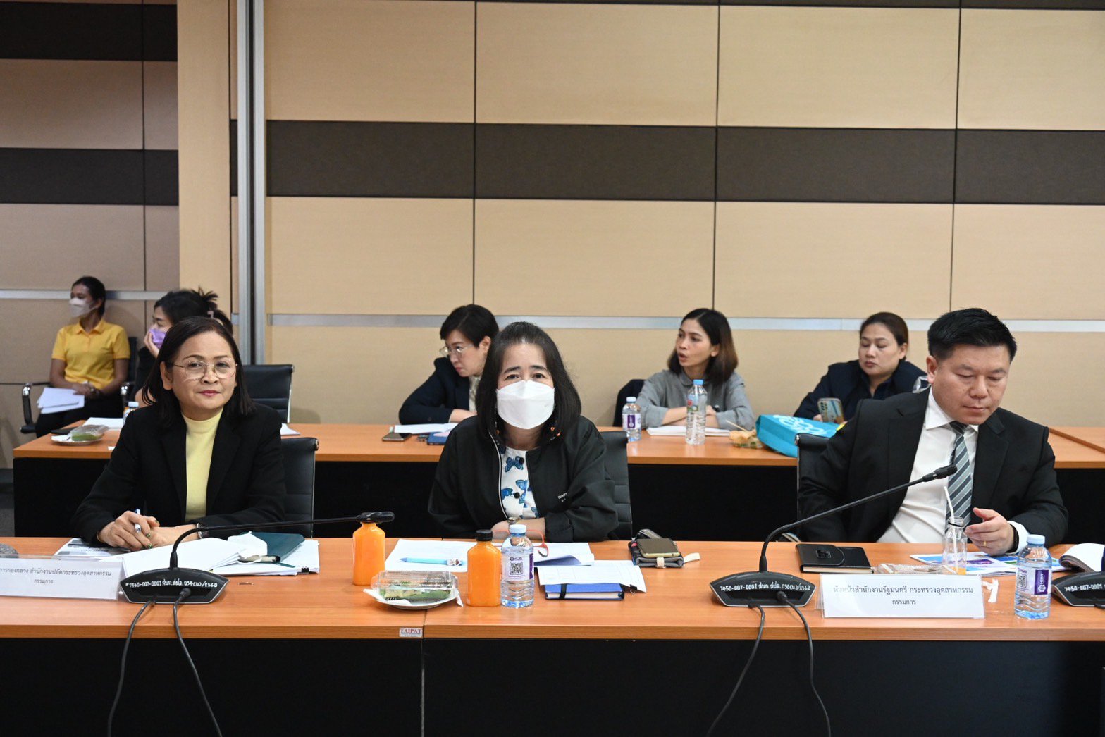 ปลัดฯ ณัฐพล จัดหนัก จัดเต็มส่งท้ายปี 2566 เตรียมจัดงานกาชาด ลุ้นโชคสลากรางวัลใหญ่ทั้งรถยนต์ รถจักรยานยนต์ ทองคำ และเกมส์จับรางวัลลุ้นเครื่องใช้ไฟฟ้า สินค้าอุตสาหกรรมมากมาย พร้อมตื่นตากับศิลปินดาราทุกวัน ที่ร้านกระทรวงอุตสาหกรรม