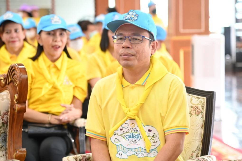 กระทรวงอุตสาหกรรม จัดกิจกรรม “จิตอาสาอุตสาหกรรมรวมใจ เนื่องในวันนวมินทรมหาราช พร้อมกันทั่วประเทศ เดินหน้าขับเคลื่อนนโยบายการดูแลสิ่งแวดล้อม 4 ด้าน (ดิน น้ำ ลม ไฟ) มุ่งสร้างความร่วมมือที่ดีระหว่าง อก. โรงงาน และชุมชน
