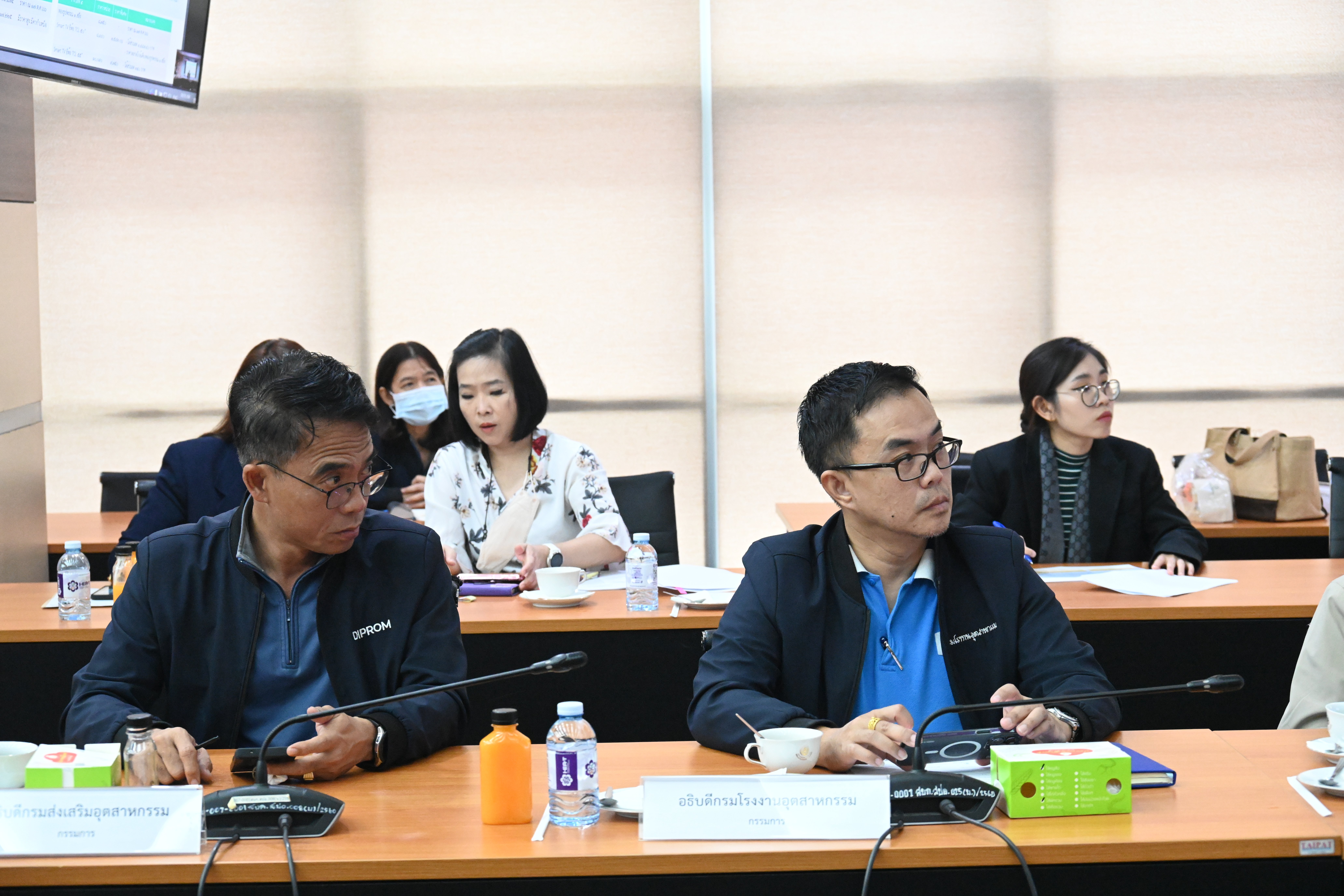 ก.อุตฯ เตรียมจัดงานกาชาด จัดเต็มส่งท้ายปี 2566 ลุ้นโชคสลากรางวัลใหญ่ทั้งรถยนต์ รถจักรยานยนต์ ทองคำ และเกมส์จับรางวัลลุ้นเครื่องใช้ไฟฟ้า ที่ร้านกระทรวงอุตสาหกรรม