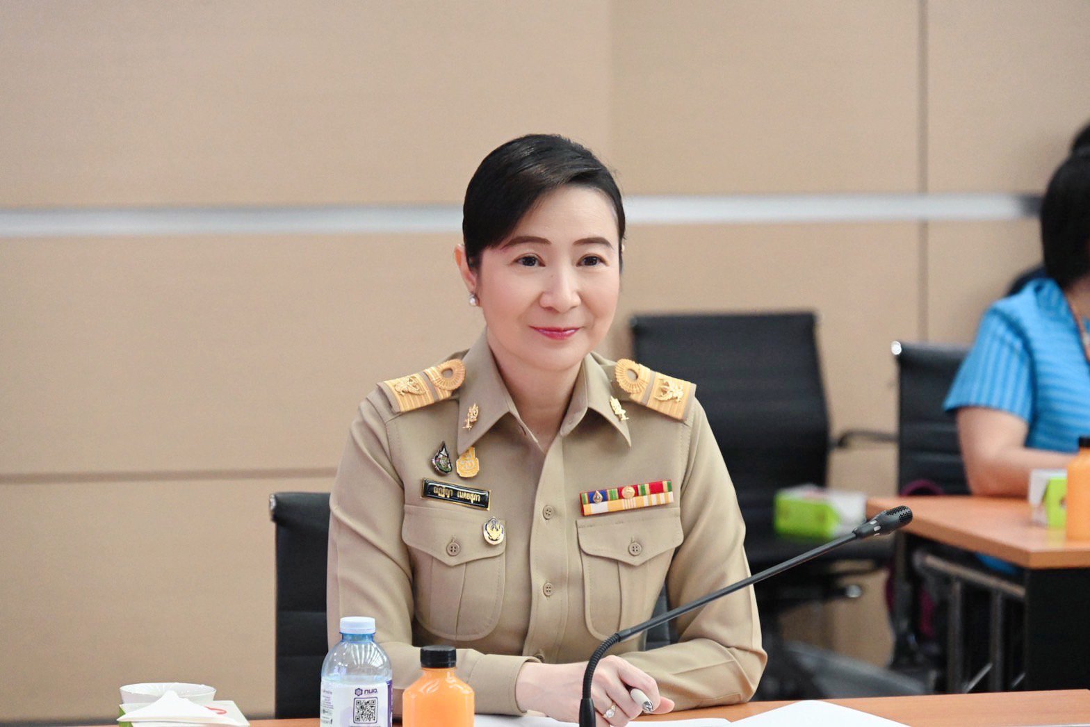 ก.อุตฯ เตรียมจัดงานกาชาด จัดเต็มส่งท้ายปี 2566 ลุ้นโชคสลากรางวัลใหญ่ทั้งรถยนต์ รถจักรยานยนต์ ทองคำ และเกมส์จับรางวัลลุ้นเครื่องใช้ไฟฟ้า ที่ร้านกระทรวงอุตสาหกรรม