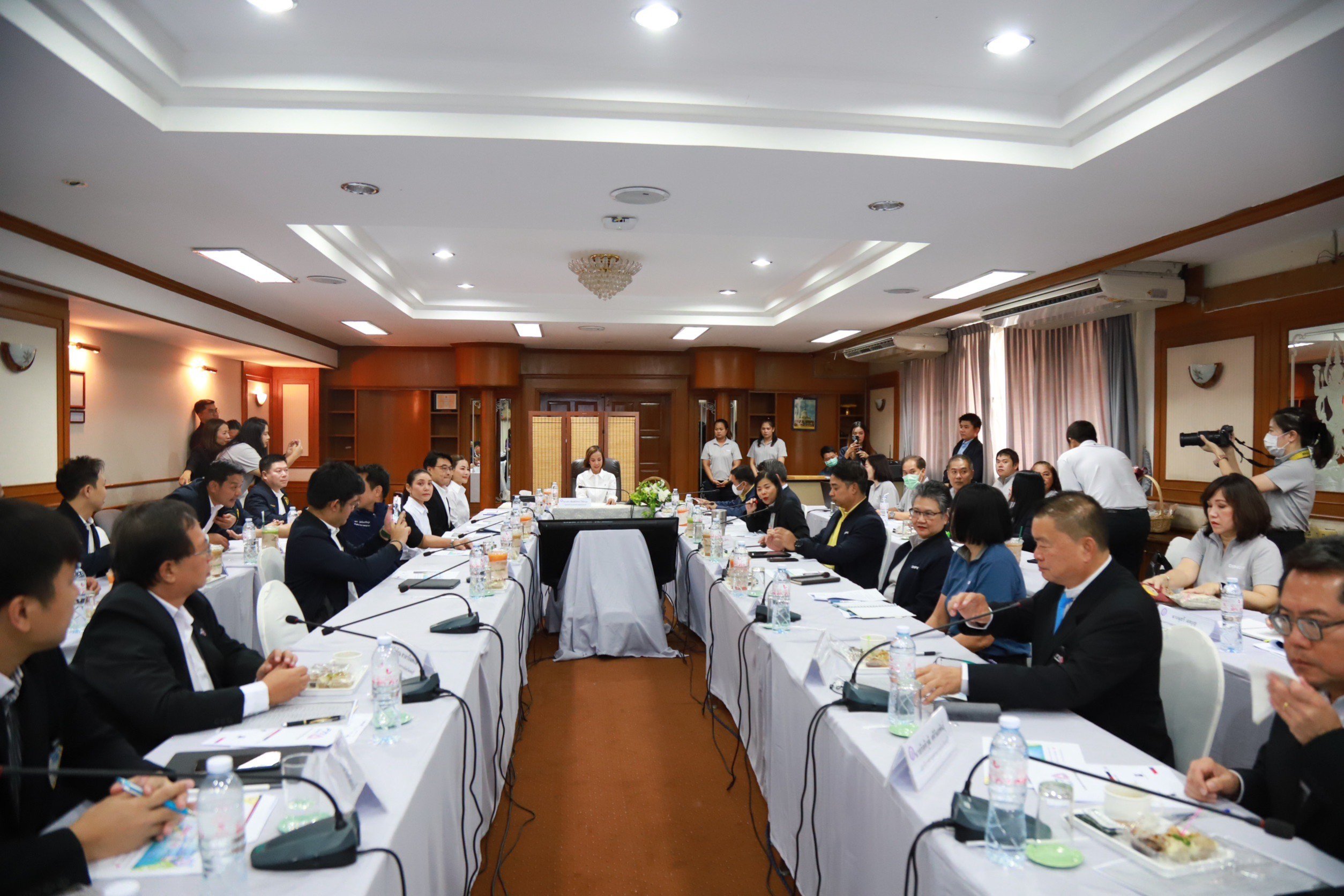 รัฐมนตรีฯ พิมพ์ภัทรา ลงพื้นที่เมืองชล เร่งพัฒนาอุตสาหกรรมสู่เมืองเศรษฐกิจชั้นนำอาเซียน