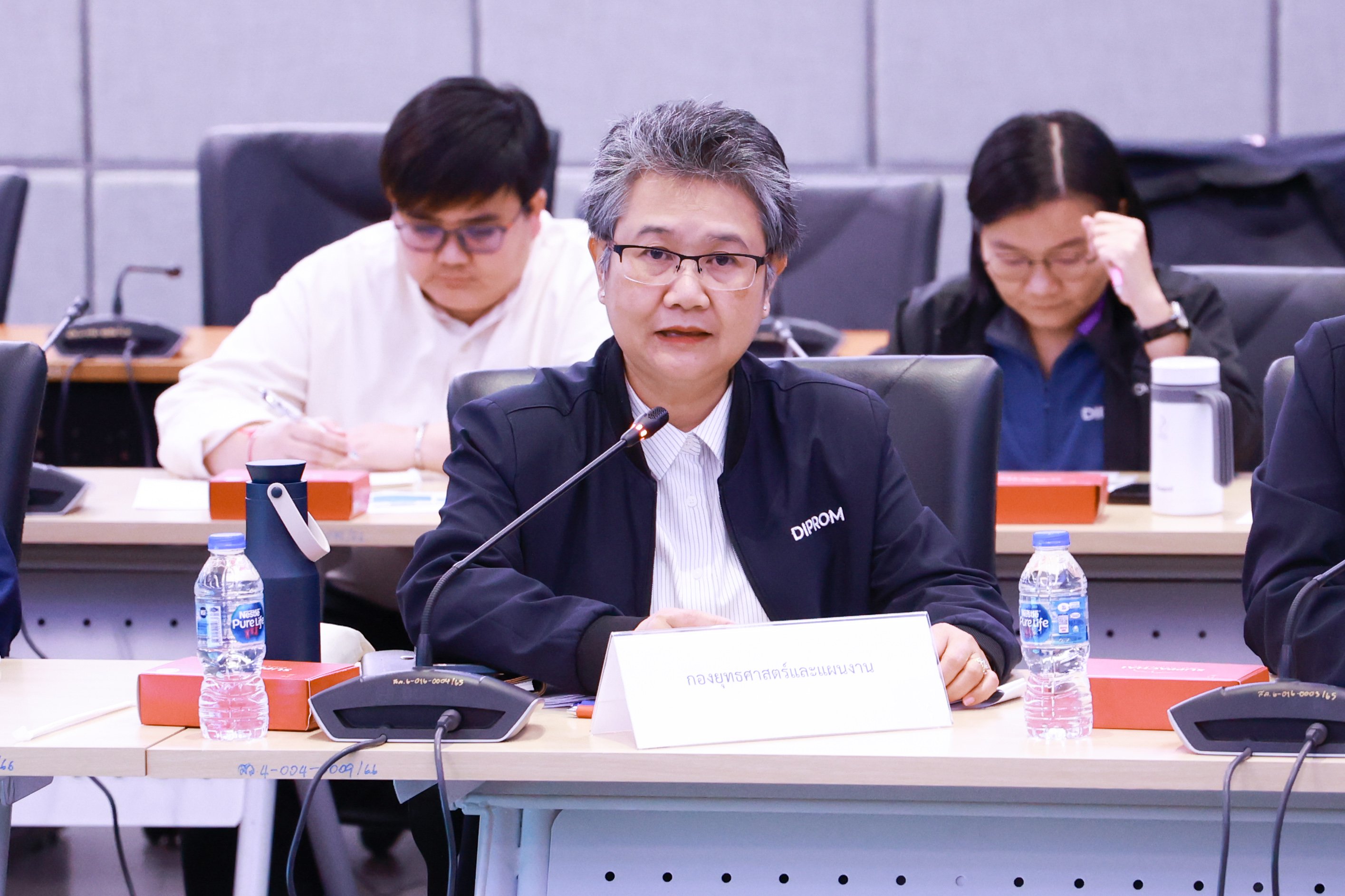"ดีพร้อม" หารือแนวทางการบริหารงาน ปีงบฯ  66 ไปพลางก่อน