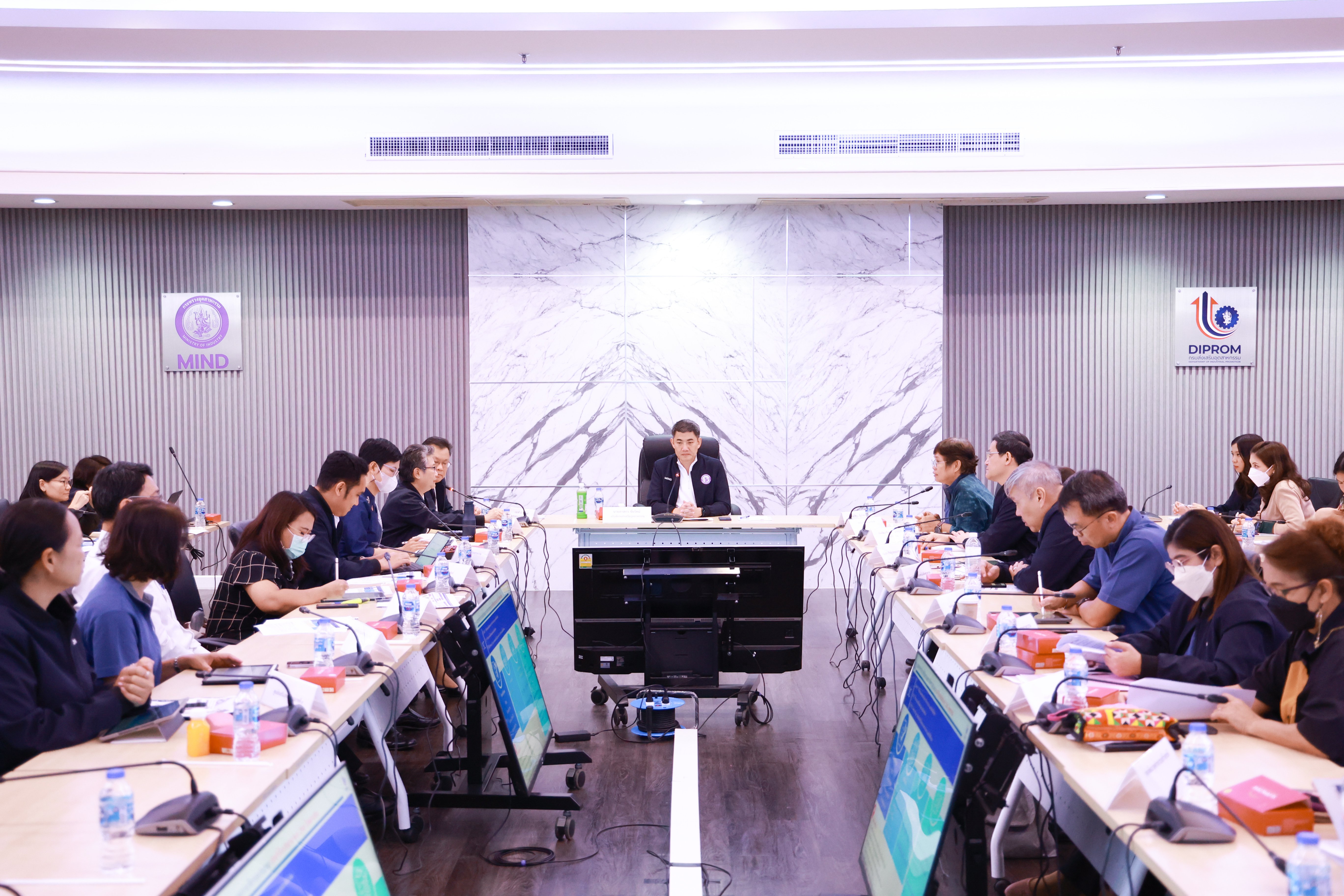 "ดีพร้อม" หารือแนวทางการบริหารงาน ปีงบฯ  66 ไปพลางก่อน