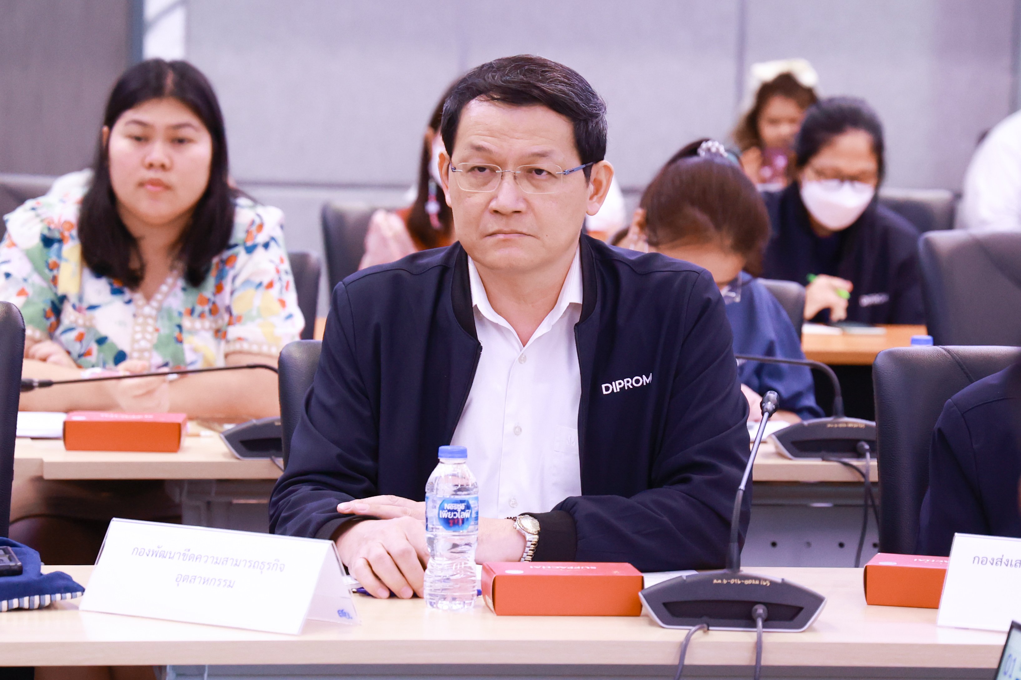"ดีพร้อม" หารือแนวทางการบริหารงาน ปีงบฯ  66 ไปพลางก่อน