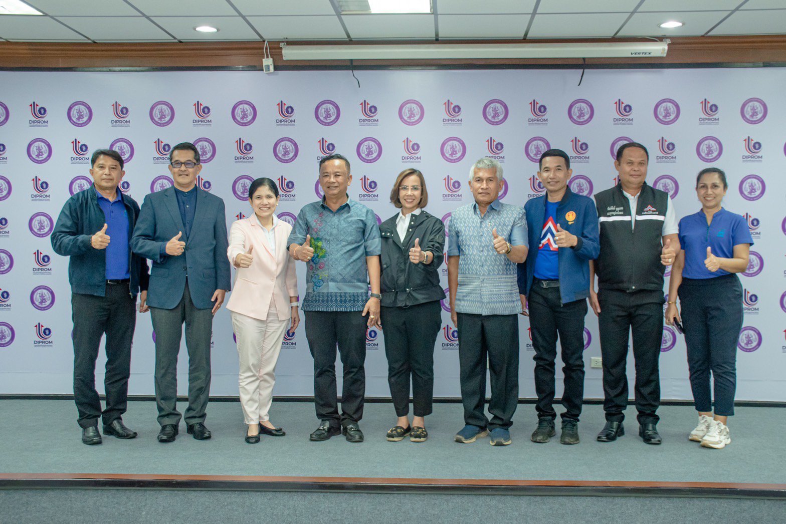 รัฐมนตรีฯ พิมพ์ภัทรา มอบนโยบาย สอจ.สุราษฎร์ธานี - ศูนย์ฯ ภาคที่ 10 ย้ำนโยบายสำคัญ “อุตสาหกรรมเติบโตอย่างยั่งยืน ชุมชนมีความสุข”