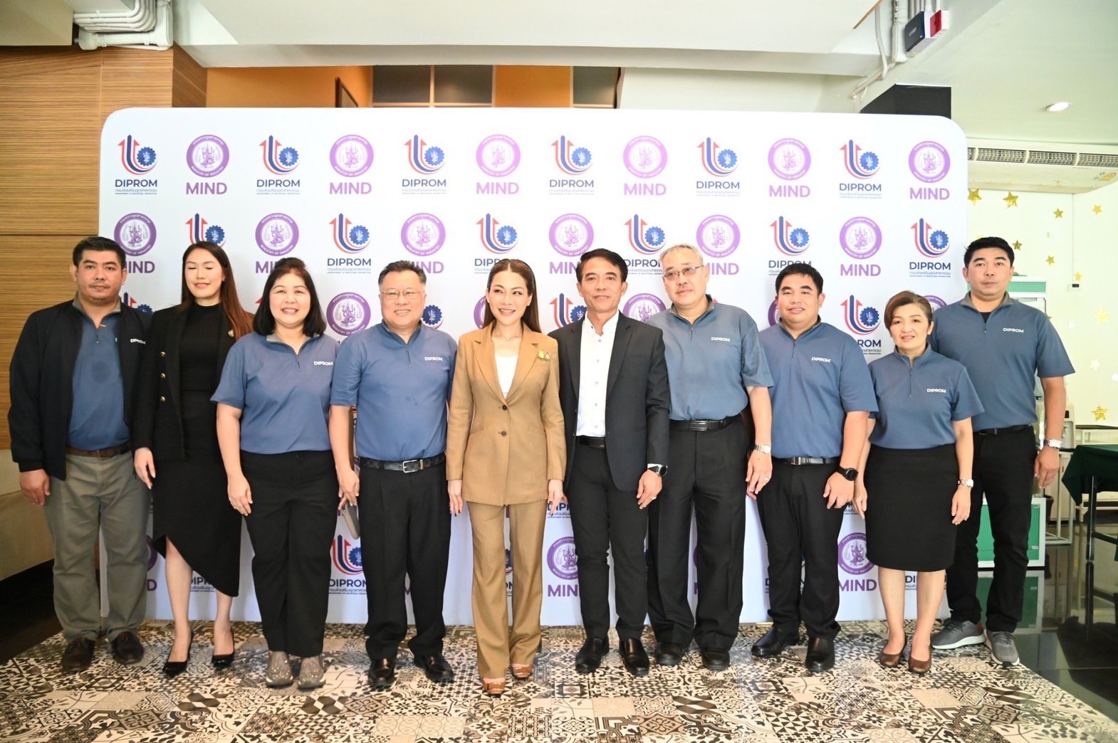 “ศิรินันท์” ดันอุตสาหกรรมสร้างสรรค์ ต่อยอด Soft Power ลุยตลาดพรีเมียม พร้อมแนะเร่งรับรอง Thailand Textiles Tag สิ่งทอชุมชน สร้างความมั่นใจผู้บริโภค