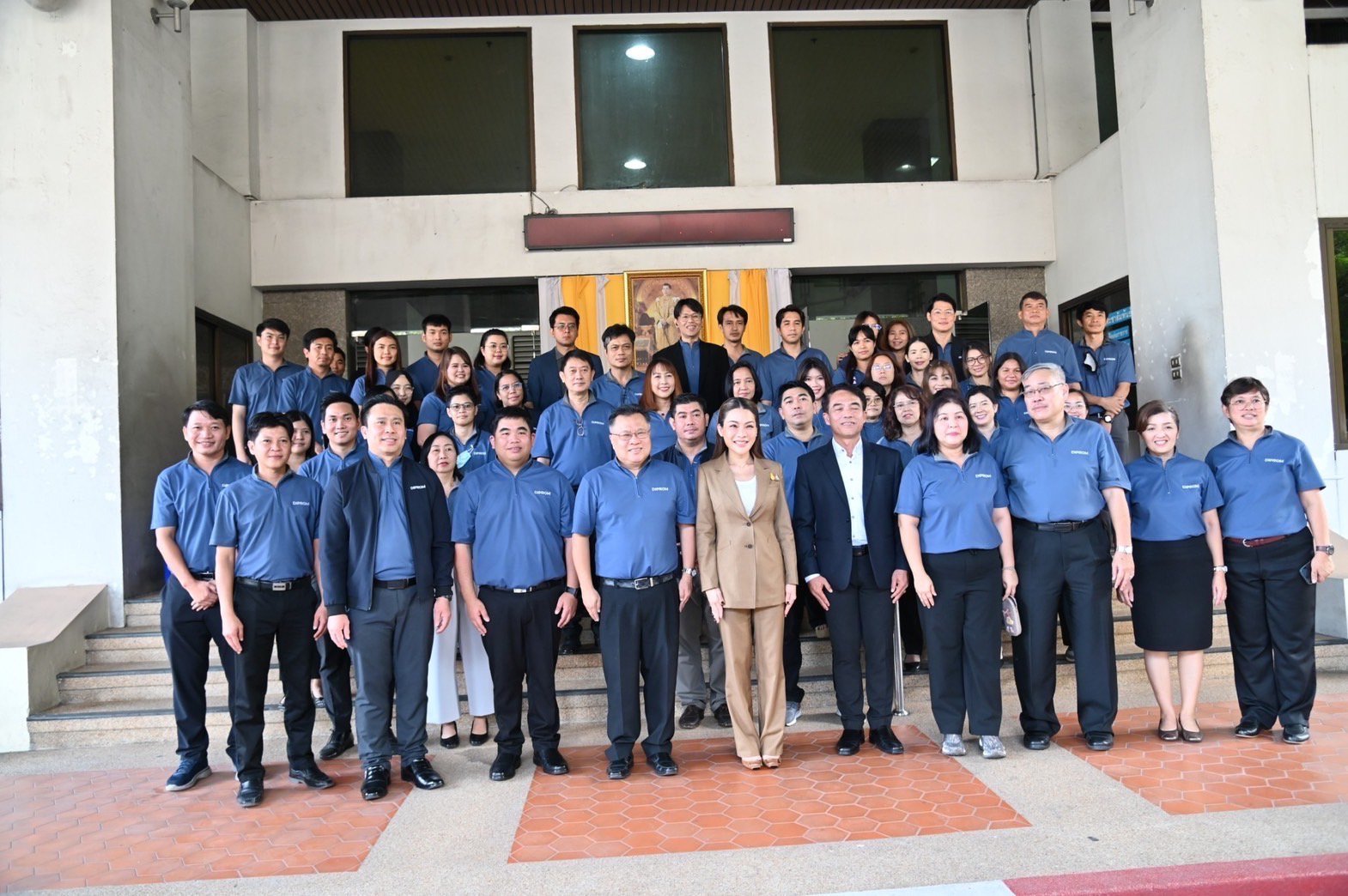“ศิรินันท์” ดันอุตสาหกรรมสร้างสรรค์ ต่อยอด Soft Power ลุยตลาดพรีเมียม พร้อมแนะเร่งรับรอง Thailand Textiles Tag สิ่งทอชุมชน สร้างความมั่นใจผู้บริโภค