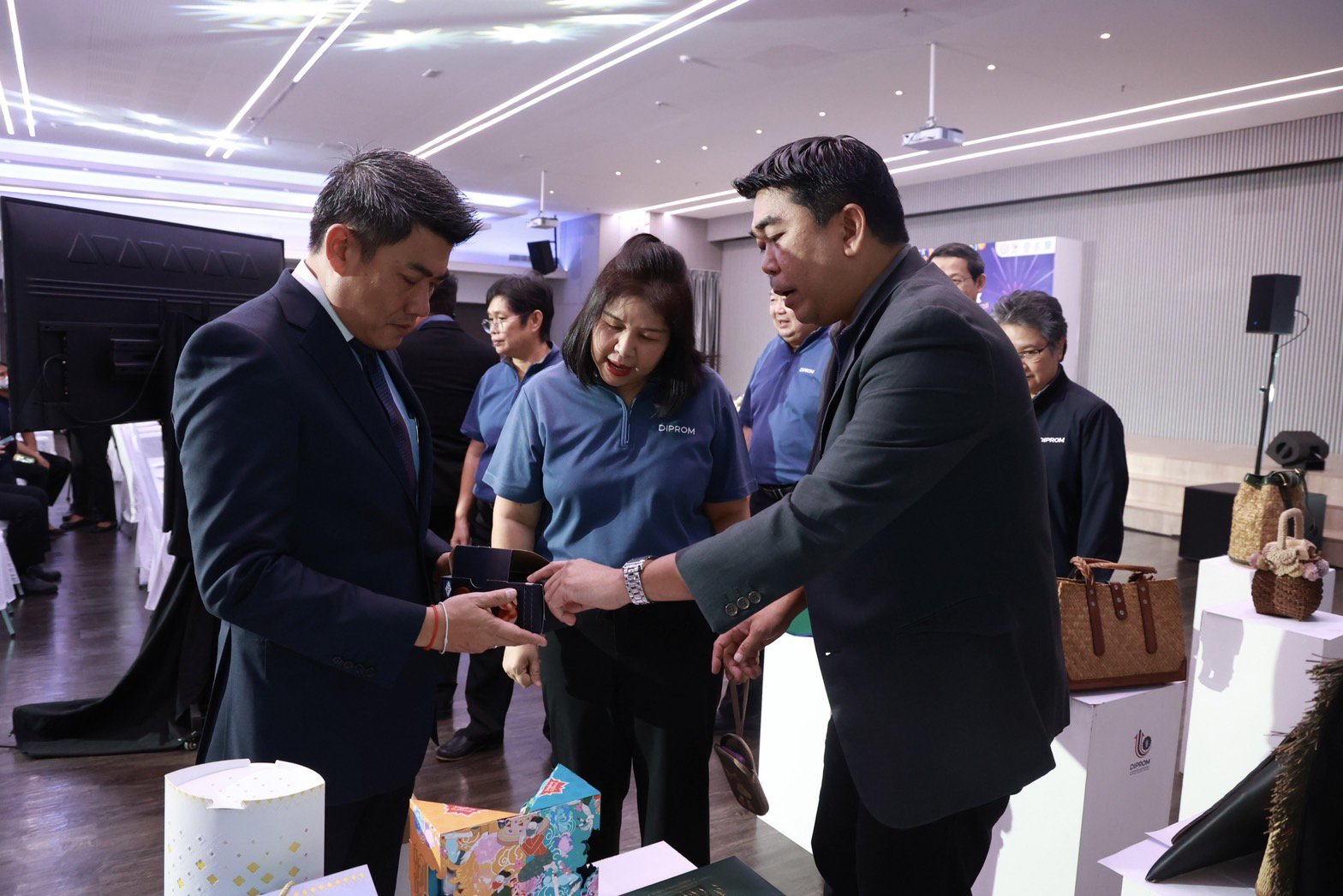 รมว.พิมพ์ภัทรา สั่งการ ดีพร้อม บุกเมืองคอน ลุยบิ๊กอีเว้นท์ มอบของขวัญปีใหม่ส่งท้ายปี เตรียมจัดงานอุตสาหกรรมแฟร์ฯ กระตุ้นเศรษฐกิจภาคใต้ คาดเงินสะพัดกว่า 200 ล้านบาท