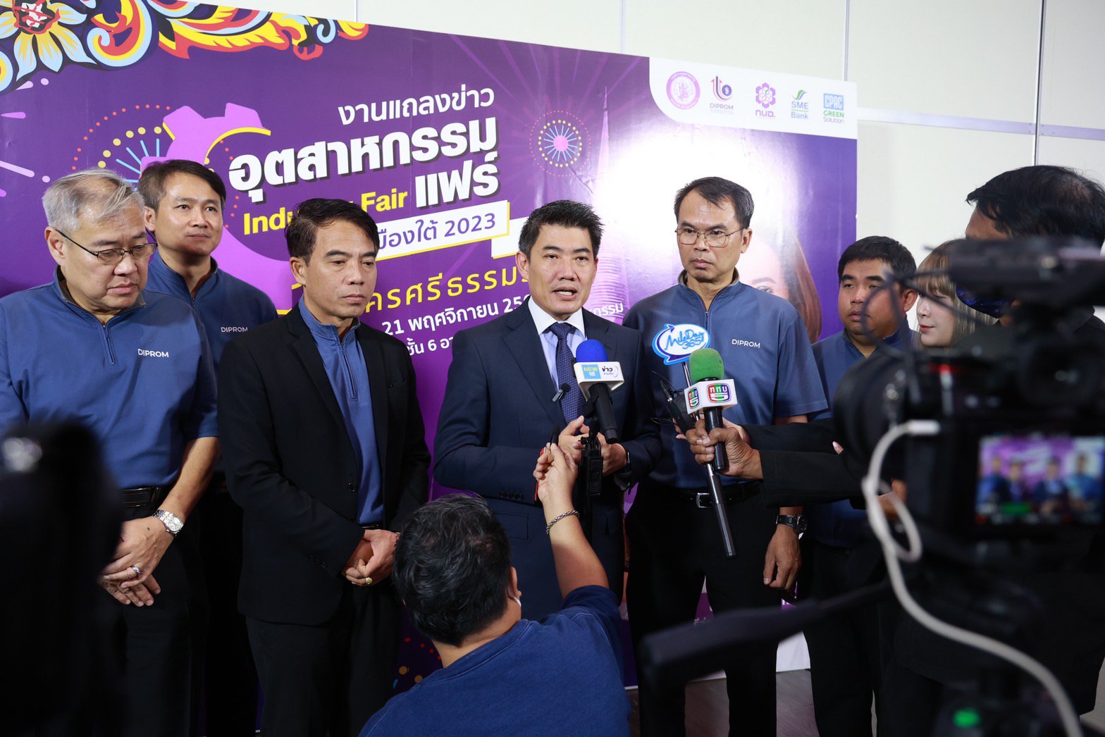 รมว.พิมพ์ภัทรา สั่งการ ดีพร้อม บุกเมืองคอน ลุยบิ๊กอีเว้นท์ มอบของขวัญปีใหม่ส่งท้ายปี เตรียมจัดงานอุตสาหกรรมแฟร์ฯ กระตุ้นเศรษฐกิจภาคใต้ คาดเงินสะพัดกว่า 200 ล้านบาท