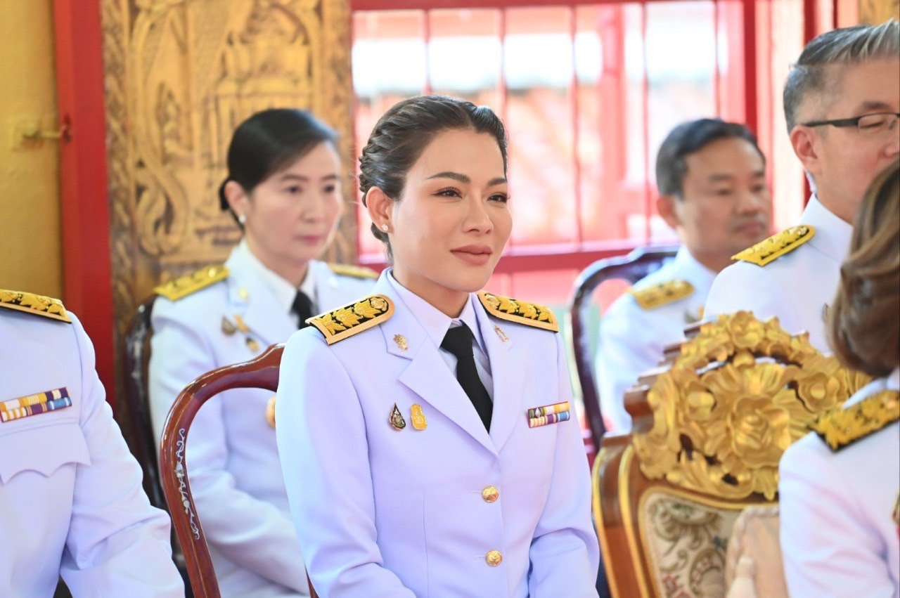 "รมว.พิมพ์ภัทรา" นำทีม กระทรวงอุตสาหกรรม อัญเชิญผ้าพระกฐินพระราชทานทอดถวาย ณ วัดโบสถ์ อ.อินทร์บุรี จ.สิงหบุรี เพื่อสืบทอดพระพุทธศาสนา